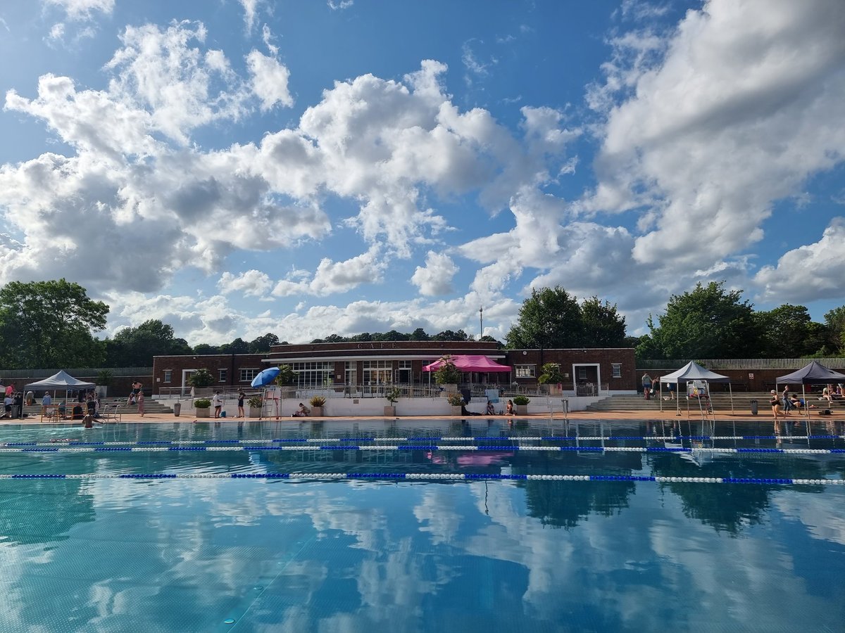 RedpathMoving's tweet image. Beautiful day at @LidoPh 🏊‍♀️💦😎