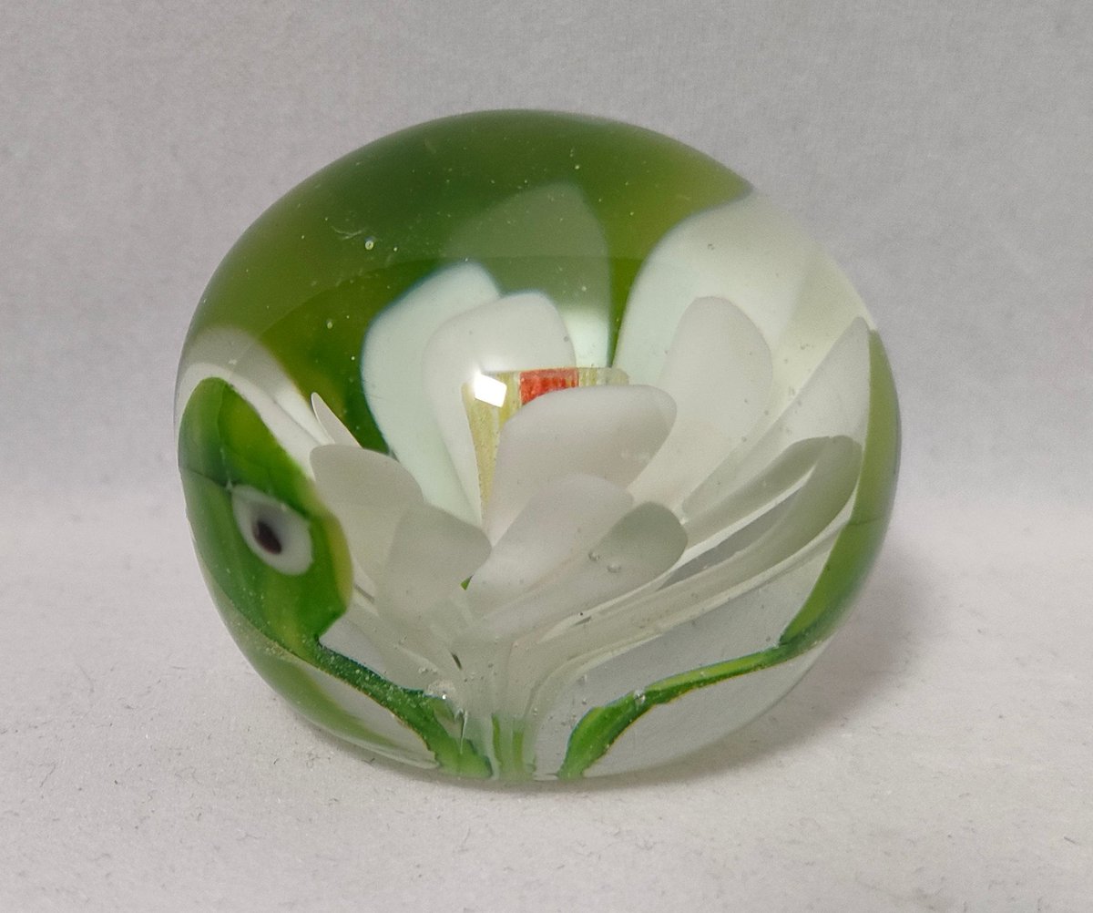 Excited to share the latest addition to my #etsy shop: Pretty Unsigned Studio Small Glass Paperweight etsy.me/3XHhAeC #studioglassweight #collectableweight #glasspaperweight #studioglass #glass #silverdragonfinds