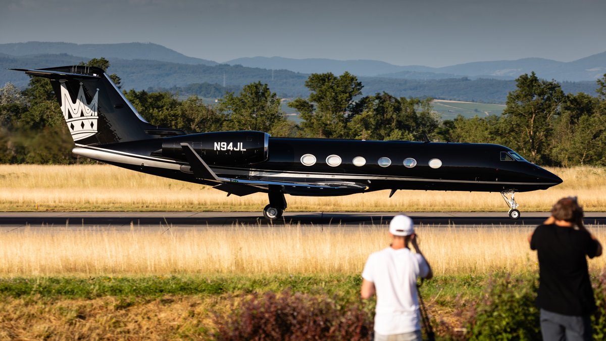 mrmoser1983's tweet photo. Gulfstream G450 (GIV-X)
N94JL
MSN 4205- 1st Flt: 2010
📷EOS 5D IV+EF 100-400mm f/4.5-5.6L IS II USM
📍#Euroairport #LFSB #BSL🇨🇭🇫🇷🇩🇪
#VIP #VVIP #GulfsDream #BizJet #BusinessJet #BusinessAviation #G400 #GIV #G450 #GIVSP @GulfstreamAero #AviationPhotography #Switzerland #Basel https://t.co/VLiDPgqPTU