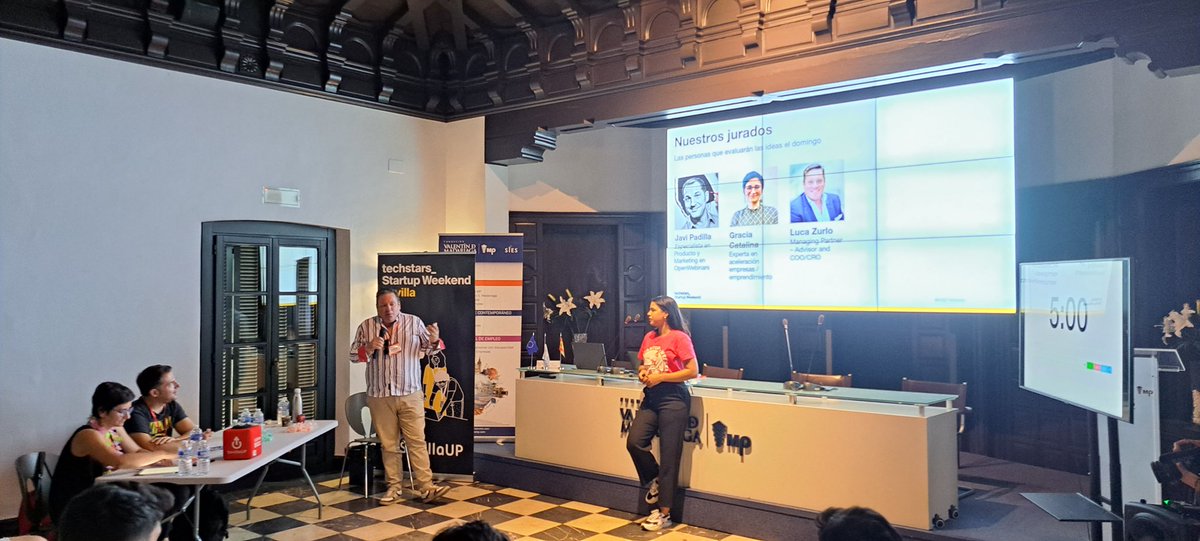 carmenbernaldez's tweet photo. En las presentaciones del #sws1025 StartUpWeekendSevilla  @SevillaUP @StartupWeekend 
Jurado @GraciaCatalina_ @elpady  @lucazurlo https://t.co/iSjVb79Lv4