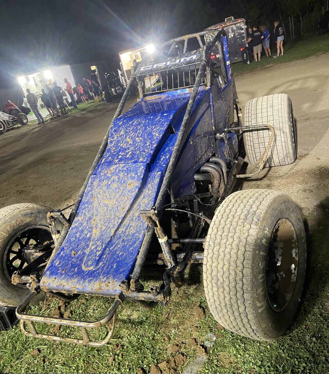 chancecrum83's tweet photo. Got to race a non-wing sprint car for the first time last night! It was a great night of learning for us, and happy to get a Top 5 with MSCS at Putnamville for our debut. A big thank you to @RudeenRacing and all of our supporters for making it possible 👊 https://t.co/QSEKbQ5Nft