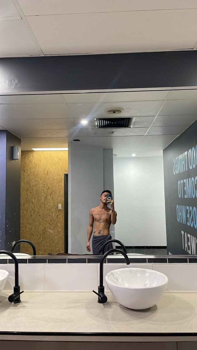 _superemmann_'s tweet photo. Been grinding myself alot in a gym this past days https://t.co/dqTyw8FuUM