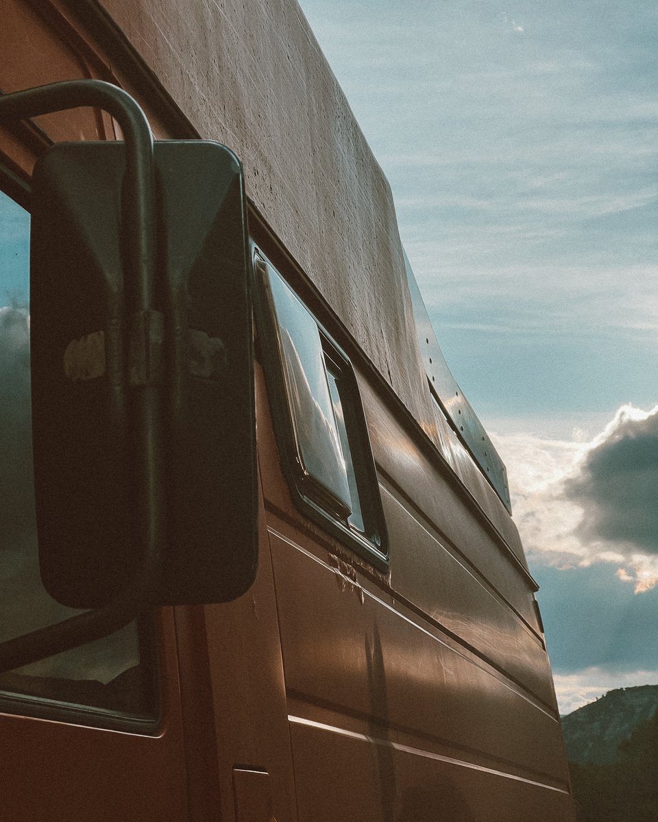 movingtheway's tweet photo. The moments in between the thunderstorms.
.
Die Momente zwischen den Gewittern.
.
#vanlifecommunity #roadtrippers #vanlifeexperience #vanlifeessentials #vanlifeaway #vanlifesociety #vanlifeexplorer #camper #movingtheway #keepyourspiritmoving #vanlifespain #sunnymoments https://t.co/KhdxnuOQ2I
