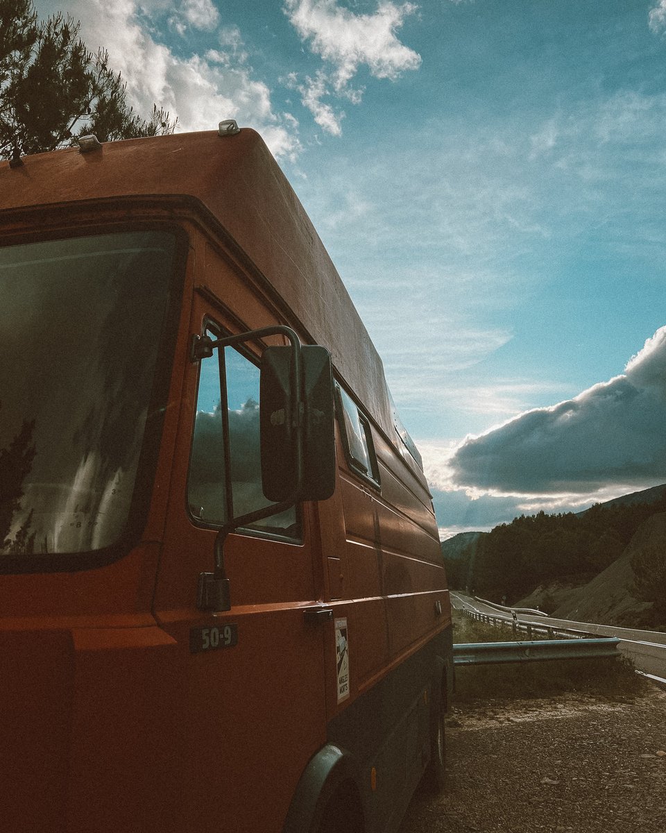 movingtheway's tweet photo. The moments in between the thunderstorms.
.
Die Momente zwischen den Gewittern.
.
#vanlifecommunity #roadtrippers #vanlifeexperience #vanlifeessentials #vanlifeaway #vanlifesociety #vanlifeexplorer #camper #movingtheway #keepyourspiritmoving #vanlifespain #sunnymoments https://t.co/KhdxnuOQ2I