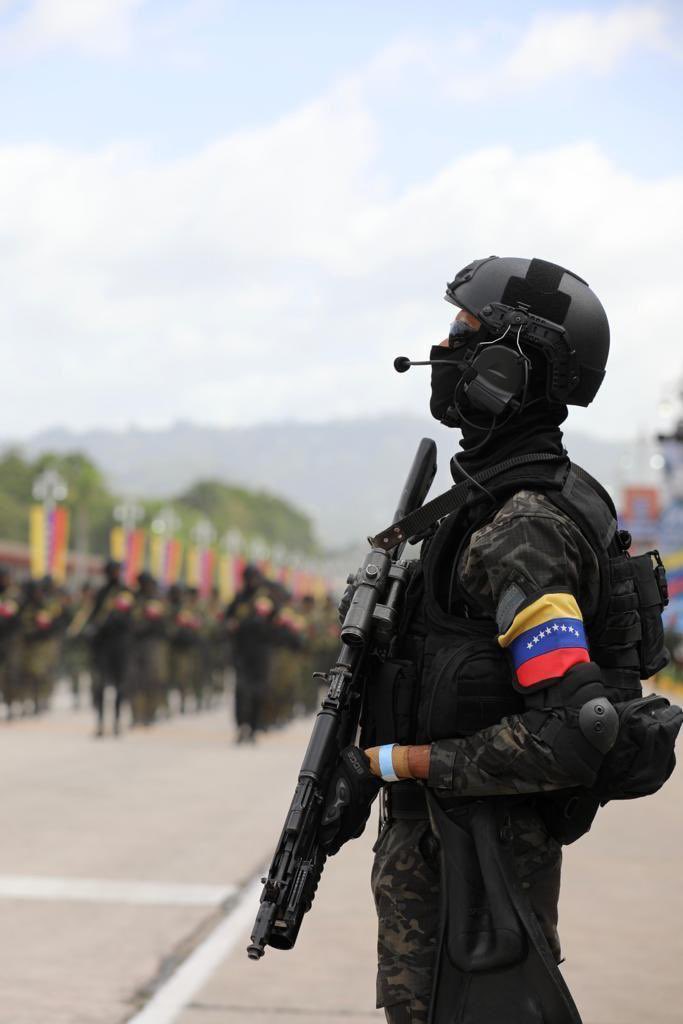 GNB_tachira's tweet photo. La Guardia Nacional Bolivariana está comprometida en continuar garantizando la seguridad y bienestar de nuestro pueblo. Juntos, trabajamos por un país más seguro y próspero. 🇻🇪
#PoesíaEnTeatroBolívar https://t.co/xwVkNmMoGZ