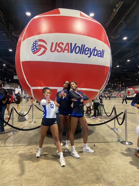 SamaraColeman25's tweet photo. There are no words to express my excitement &amp; gratitude to this awesome team &amp; coaches!! Finishing our season 3rd 🥉 in the Nation after all our hard work is AMAZING!! @HoustonSkyline #17Royal #outwork https://t.co/MNP64HTlfq