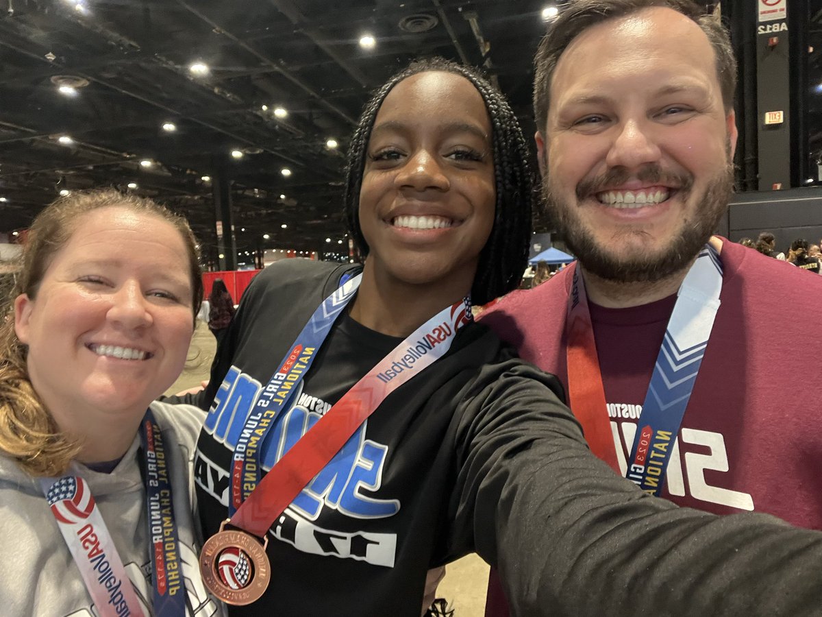 SamaraColeman25's tweet photo. There are no words to express my excitement &amp; gratitude to this awesome team &amp; coaches!! Finishing our season 3rd 🥉 in the Nation after all our hard work is AMAZING!! @HoustonSkyline #17Royal #outwork https://t.co/MNP64HTlfq