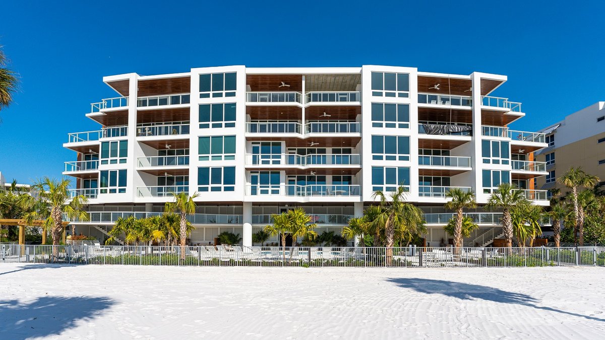 Beachsidemanag1's tweet photo. Take a look at these amazing beach front vacation rentals at Ten35 Seaside. Wow, just wow! 😎
💻 https://t.co/AqpiTlUx0T
📞 941-203-8058
#sarasota #siestakeyrentals #siestakeybeach #siestakey https://t.co/GAjqlq3juZ