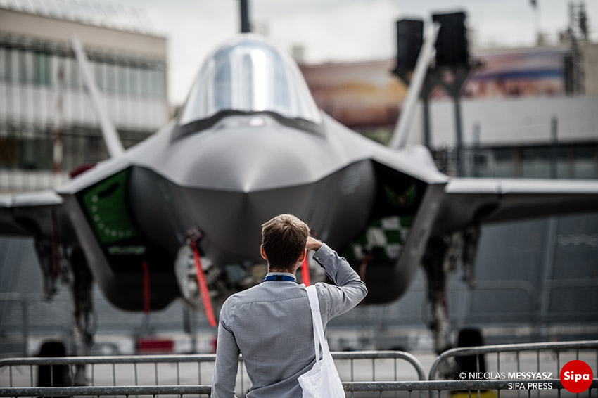 nicographie's tweet image. «Le Bourget Jour 1» La PHOTO du Jour du 19 juin 2023 #LaPhotoDuJour #JournalPhoto messyasz.fr/FDJ/32431 @parisairshow @GifasOfficiel #sipapress #SalonDuBourget #LeBourget #Airbus #bigjetplane @EmmanuelMacron @renault_fr #F35 #AirbusA321XLR