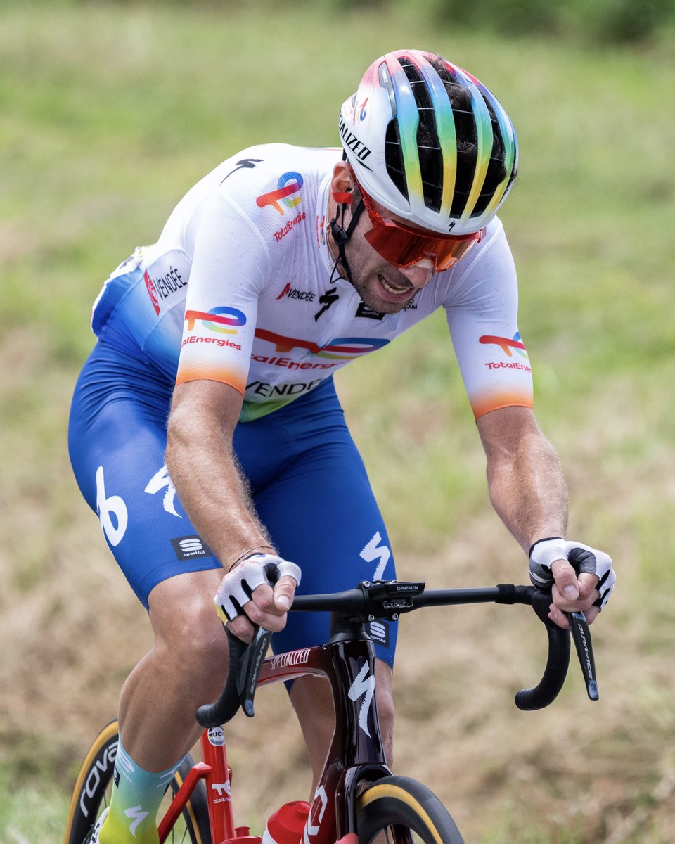 TeamTotalEnrg's tweet photo. QUEL NUMÉRO !!! Pierre Latour termine 2e en haut du Puy-de-Dôme !!! 🥈 #TDF2023 https://t.co/FqevXFrjCr