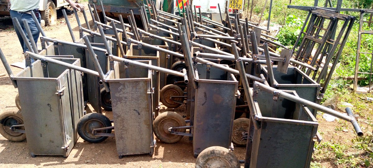 This is a making  of an hay baler by a local in Marsabit county, just before reaching huduma cntr. CRDD works with local expertise, and knowledgeable community members to undertake it's activities. The community have started to embrace grass harvesting and storage for future use