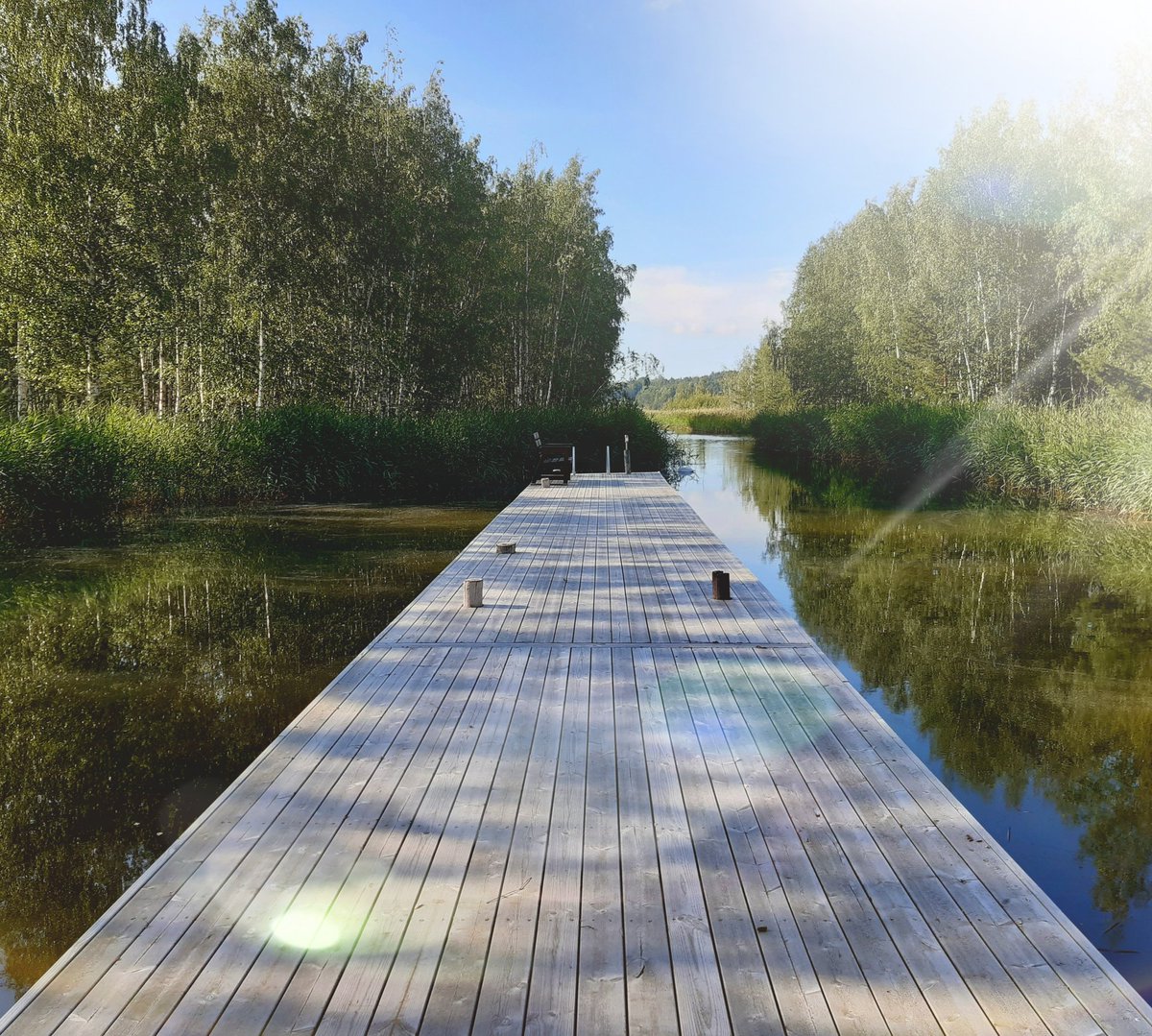 sariruusumo's tweet photo. Niin se harmaantuu laiturin kansikin, ihan kuin ihmiset. Kesä kerrallaan. #Merimasku #Otava #Naantali #Loma #Rauha https://t.co/Rp8csJrQOD