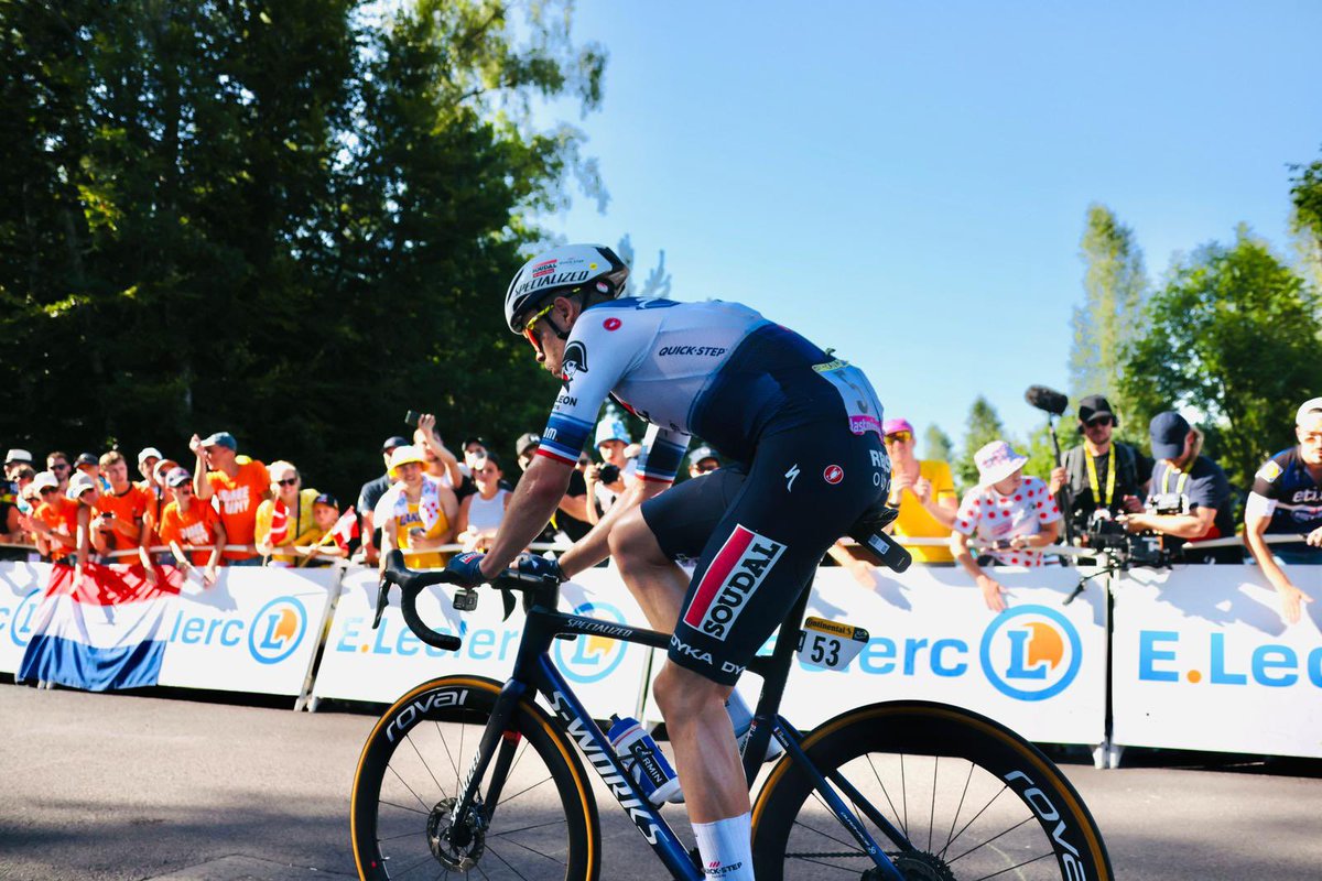 Follow us and retweet this picture for a chance to get a Pro Cycling Manager 2023 game key!