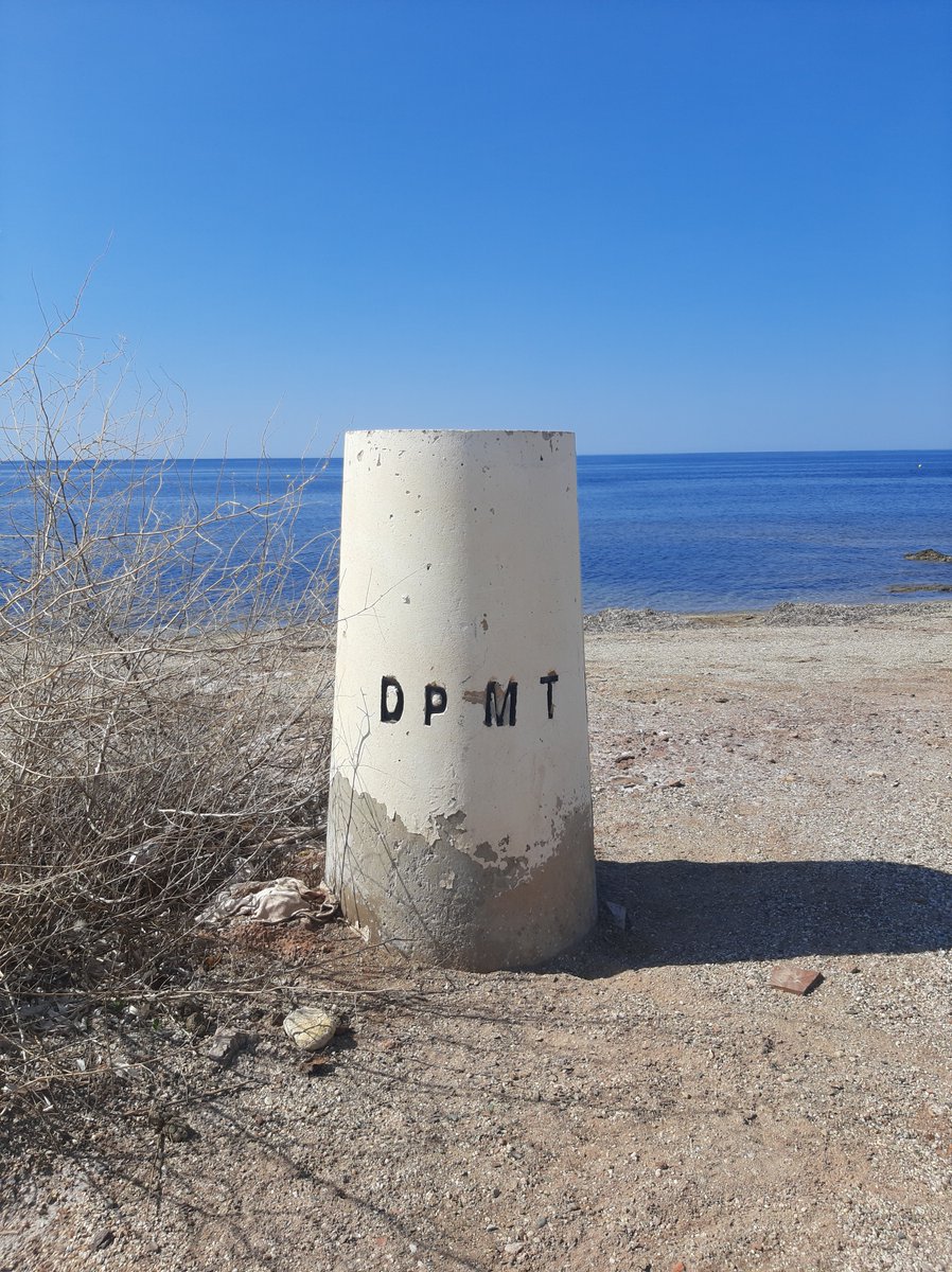 ANAISABELGONZL2's tweet photo. Si alguna vez veis por la playa unos mojones de este tipo, no penséis que son "castillitos de hormigón" 😂Representan a la materialización de Deslinde del Dominio Público Marítimo Terrestre #DPMT
Cosas por lo que nos da a los #topografos 🎯#TopografíaMásQueMedir es enseñar
Ven 👇 https://t.co/8BlGqEaX03