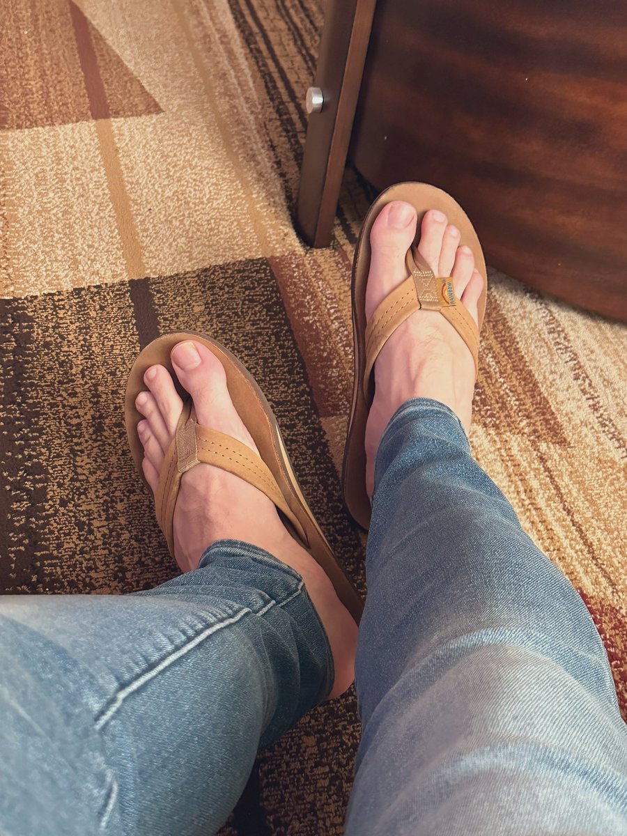 rlandon462's tweet photo. #feet and jeans 
#barefoot #malefeet #barefeet #Feet #feetpics https://t.co/uc6LG5Nk1j