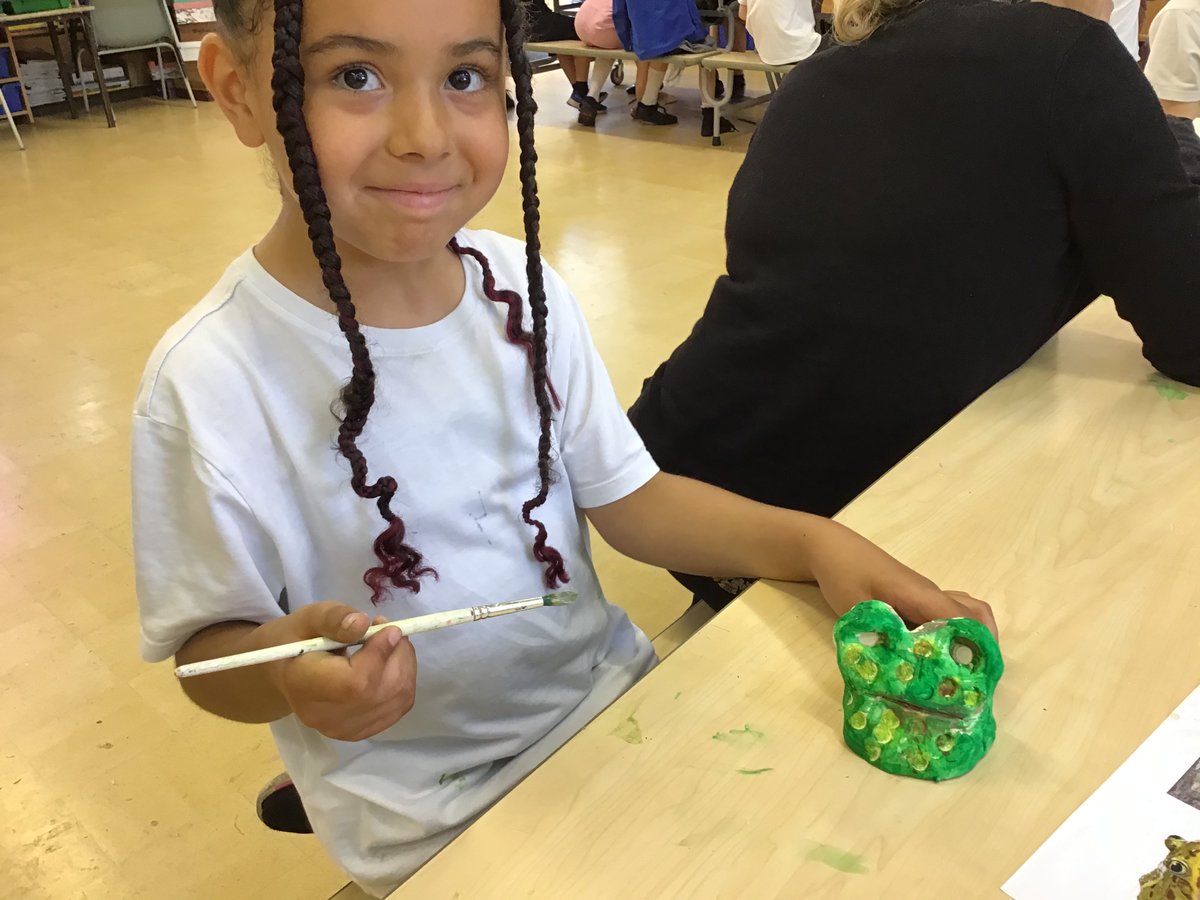 melthamks1art's tweet photo. Froggy fun in the Art Studio last week when Class 6 (Year 2) painted their ceramic frogs, which all survived the kiln!π Next step a quick spray varnish for a finishing touch! πΈπ¨ποΈ
#ks1art #year2art #ceramicfrogs #creativity https://t.co/FjEYZ03MV8