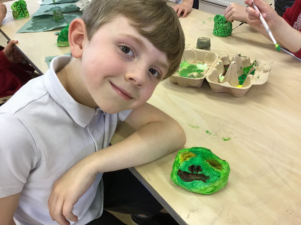 melthamks1art's tweet photo. Froggy fun in the Art Studio last week when Class 6 (Year 2) painted their ceramic frogs, which all survived the kiln!π Next step a quick spray varnish for a finishing touch! πΈπ¨ποΈ
#ks1art #year2art #ceramicfrogs #creativity https://t.co/FjEYZ03MV8