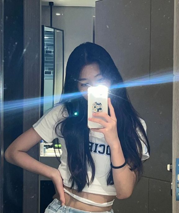 picshaeun's tweet photo. HAEUN'S BLACK HAIR!! 
#HAEUN #NAHAEUN #SMNGG #SMTrainee https://t.co/CF55XDffRq