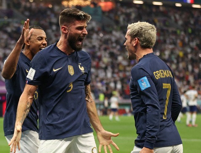 actubleus_'s tweet photo. 🇫🇷 La claque qu'on va se prendre quand ils prendront leur retraite internationale... 💔😨 https://t.co/bhBcFGKuVn