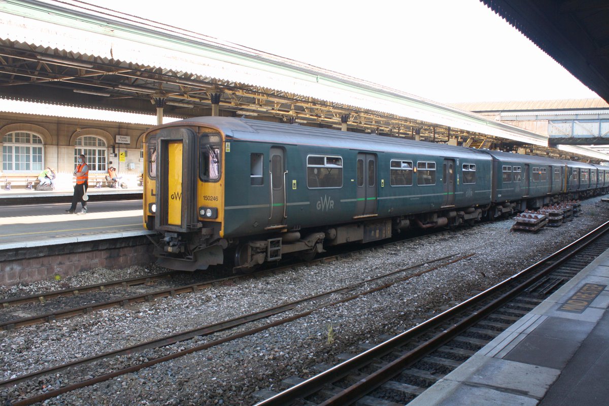 mavmaramis's tweet image. Nami&apos;s favourite units 😛
150246. Great Western Railway livery. Photo: Exeter, 31.03.2021. #railway #DMU #Class150 #railbus #GreatWesternRailway #Sprinter #Exeter @NamiHusky