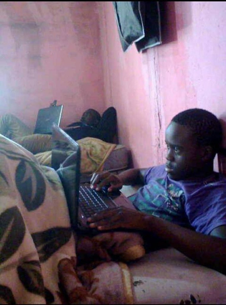 DjCoachrsa's tweet photo. 09 July 2015 

Guys never give up on your Hustle 😭💔 https://t.co/PabNWrj8uH