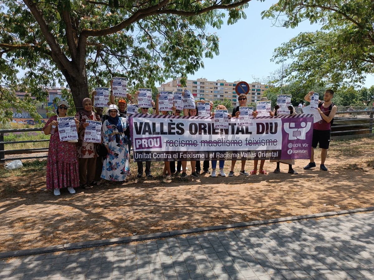 UCFR_VOr's tweet photo. Avui UCFR del Vallès Oriental hem estat al Mercat de Canovelles, parlant amb les veïnes sobre les conseqüències de la presència de l'extrema dreta a les nostres institucions i carrers. #STOPVOX https://t.co/CdjjAlaG8y