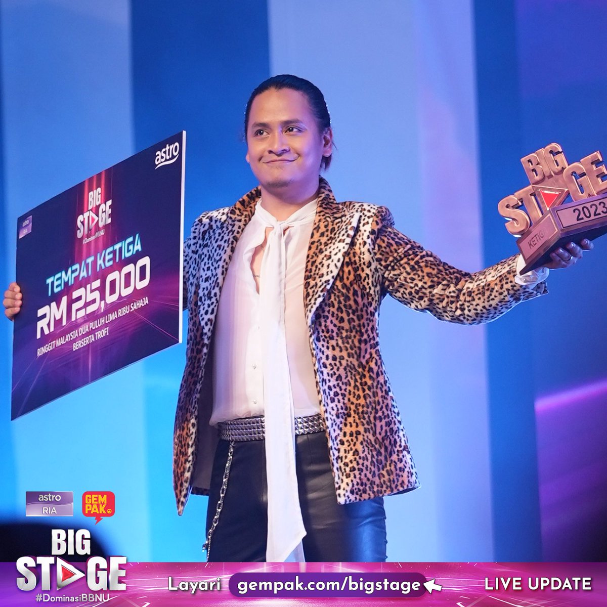 Astro_Gempak's tweet photo. #GempakLive : Tahniah kepada semua pemenang Big Stage 5! Juara Nadeera Zaini, Naib Juara Waode, Ketiga Putera Muhammad 👏🏻✨
#BigStage5 #BigStage2023 #DominasiBBNU #AstroBaharu https://t.co/3vKKz749Ek