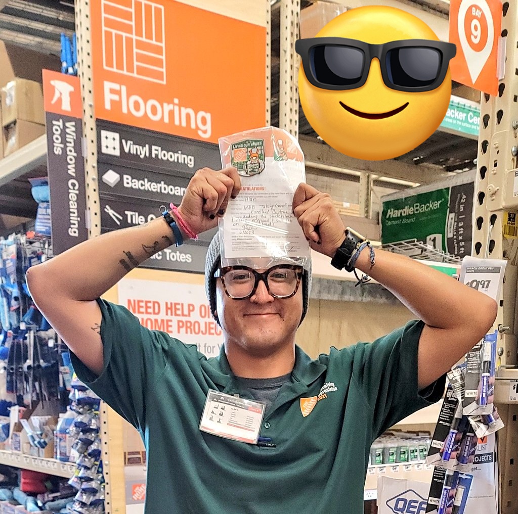 StephVasquezSA's tweet photo. #AssociateHighlight goes out to receiving associates Alan and Zac. They are great partners when it comes to perimeter standards and helping throughout the building! #BeingGreatAt6588 @THD_MikeMinuto @lanawarriner https://t.co/xU41UeAsYj