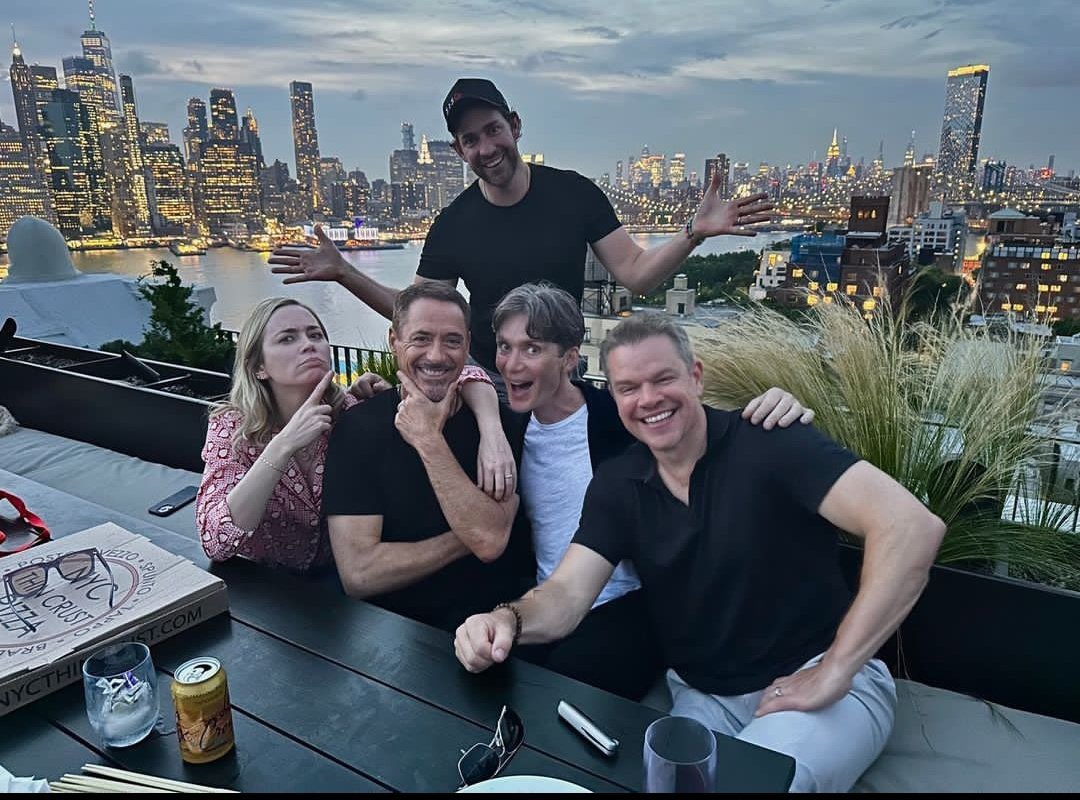 NolanAnalyst's tweet photo. The #Oppenheimer cast and John Krasinski met up for dinner last night in New York. https://t.co/Jwqqtg7lsl