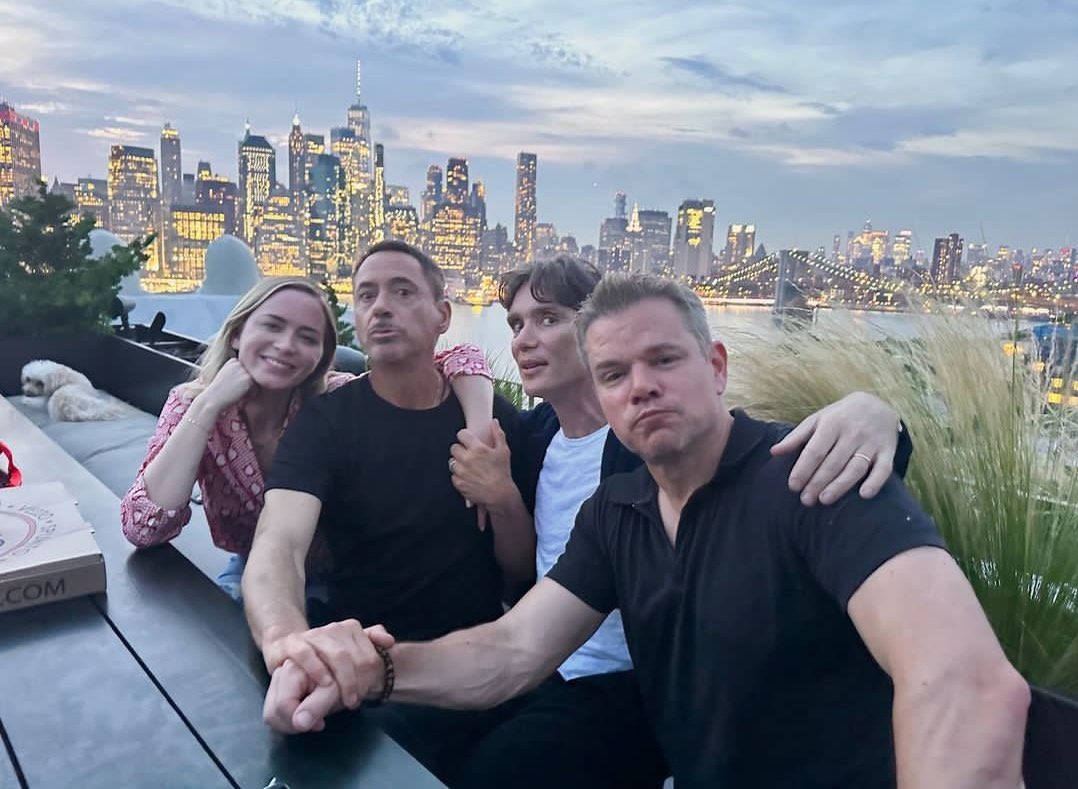 NolanAnalyst's tweet photo. The #Oppenheimer cast and John Krasinski met up for dinner last night in New York. https://t.co/Jwqqtg7lsl