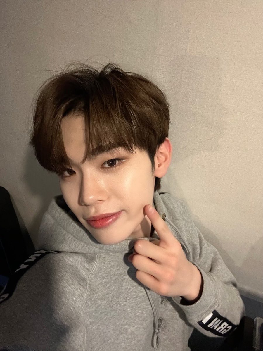 A last day of predebut Taerae. Time goes so fast, is everyone ready for tomorrow's debut showcase? Please give us a lot of love! Regards, trainee Kim Taerae who finally will makes his debut tomorrow as ZEROBASEONE. 🤍