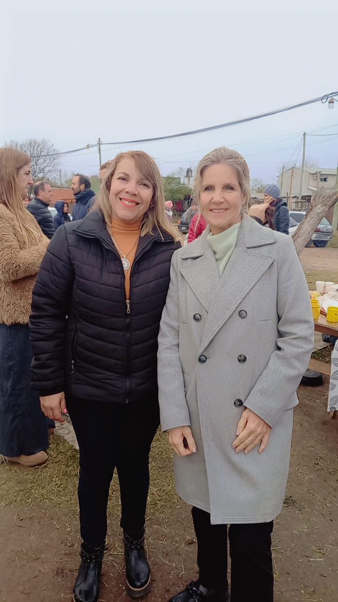 CastagnaroM67's tweet photo. GRACIAS CYNTHIA HOTTON POR VISITAR MAQUINISTA SAVIO. 
Con Cynthia compartimos valores como el cuidado de la familia y de la vida. Deseamos que sea Senadora Nacional acompañando a Horacio Rodríguez Larreta presidente y a Santilli Gobernador. Mariano Castagnaro Intendente Escobar https://t.co/YkfFkdu1Be