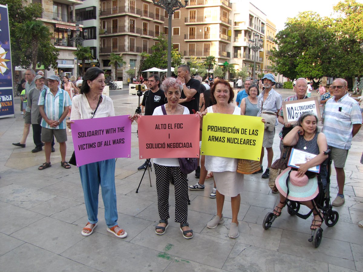 aa_MOC_Valencia's tweet photo. Ahir 8 de juliol, a la movilització mundial #24hOlaxPaz #24Hxpeacewave
#AturemLesGuerres #yestopeace #notomilitarization
@valenciaxLaPau
@aa_MOC_Valencia
@ca_revolta
@CEDSALA
@CGTPViM
@CGTvalencia
@anticapiPV
@CVONGD
@OrriolsConvive https://t.co/Wx9tGJfxPP