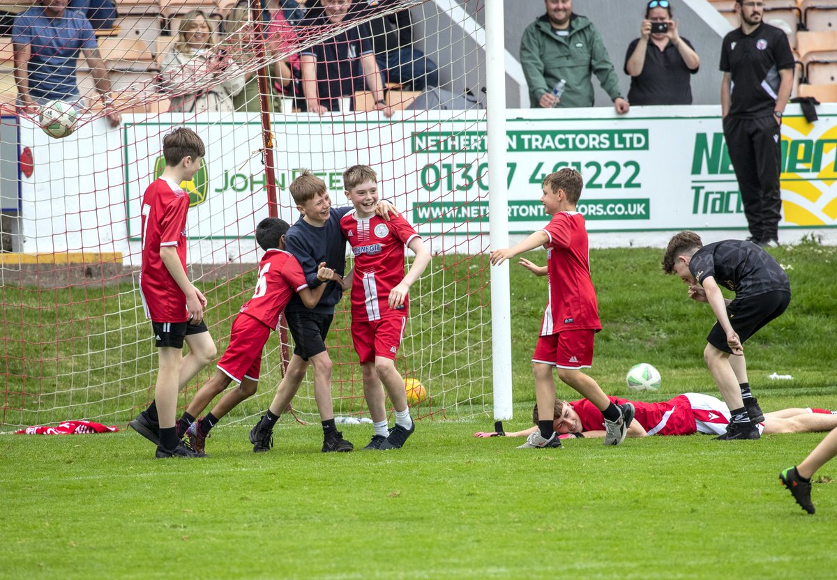 🧒👧 As part of yesterday's fun day, youths from <a href="/BrechinCC/">Brechin Community Club</a> were able to enjoy some on-field activities alongside Brechin City players.

We're not sure if it was the kids or the players having more fun!