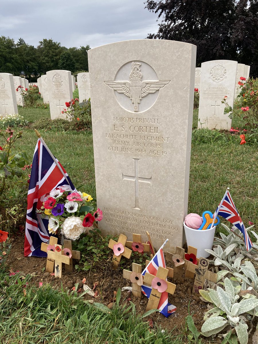 elliottofhook's tweet photo. Saw this tweet last month and knowing that we would be visiting the area set out to come an pay our respects on behalf of all my animal welfare friends and colleagues. RIP โpara-dogโ Glen ๐ช ๐ถ #AnimalsInWar #TheyHadNoChoice https://t.co/MS1obOZZ8t
