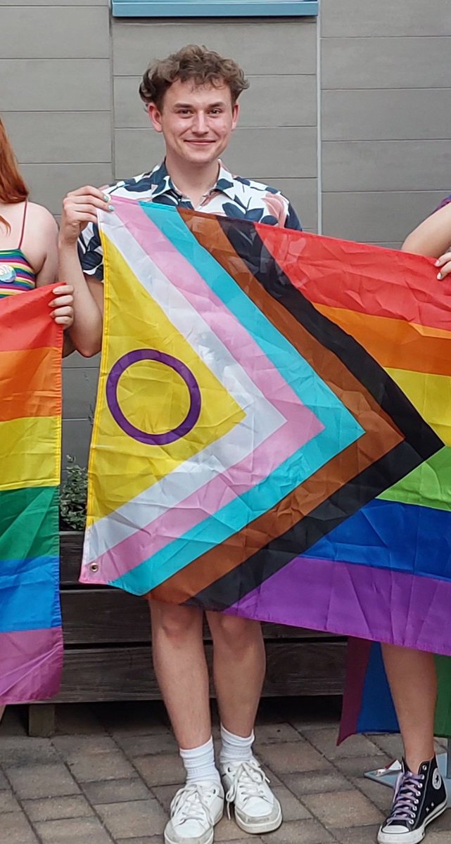 JLoeschau's tweet photo. Was soll ich sagen - #Bautzen, du hast mich gestern sprachlos gemacht! 350 wunderschöne Menschen, die für Vielfalt, Toleranz & queere Rechte auf die Straße gehen und den Nazis zeigen, dass wir uns nicht einschüchtern lassen! Danke, #CSDBautzen! #Pride #CSD ❤🏳️🌈🎉🏳️⚧️ https://t.co/wFzOjPufcL