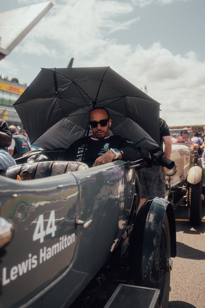 😎☂️ <a href="/LewisHamilton/">Lewis Hamilton</a>