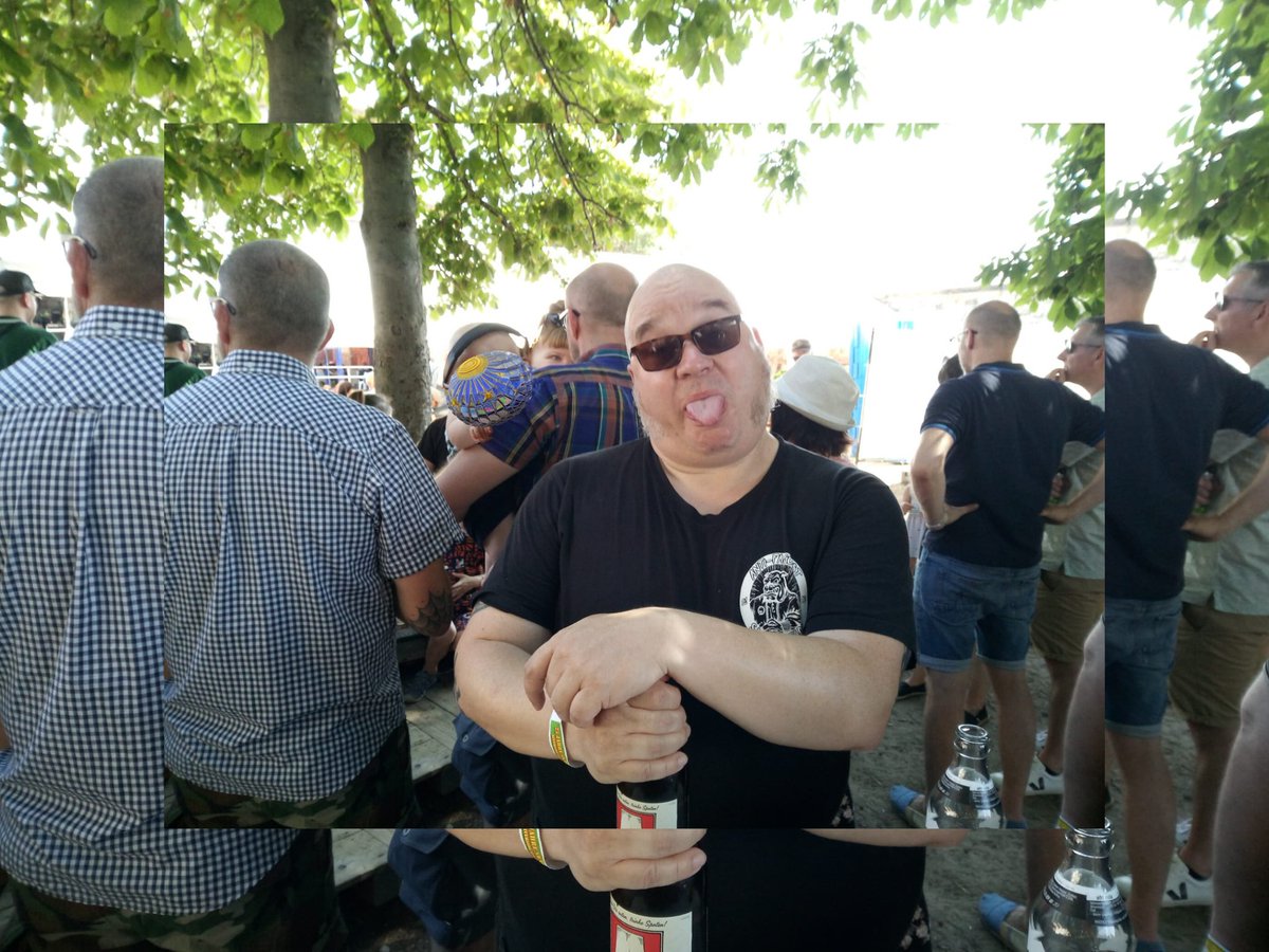 RudiesStruggle's tweet photo. Wenn einer dir sagt, du sollst Mal nett in die Kamera gucken. 🤷♂️ Sehr viel Spaß beim #riversidestomp
#reduit #reduitska #skinheadantifascist #sommer #heiß #fun https://t.co/ki4eC2S1Xs