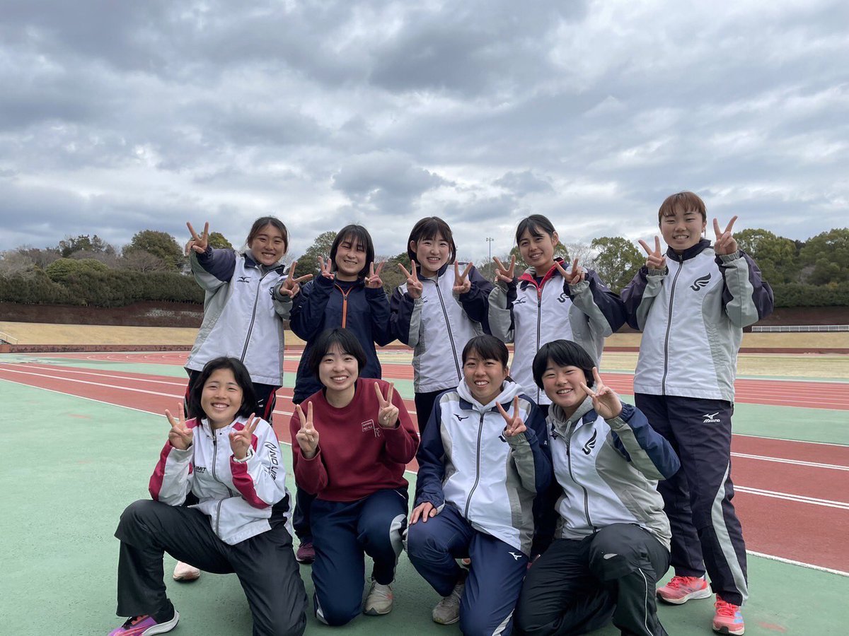 [#全日本大学駅伝北信越選考会]

今週（7/15）に全日本大学駅伝北信越選考会及び全日本大学女子駅伝北信越選考会が
行われます！

本日よりカウントダウンを行います！

あと6日の今日は女子対校を走るメンバーです！
女子チームは昨年の記録（2 °01"51″27)を超えることを目指して走ります！
