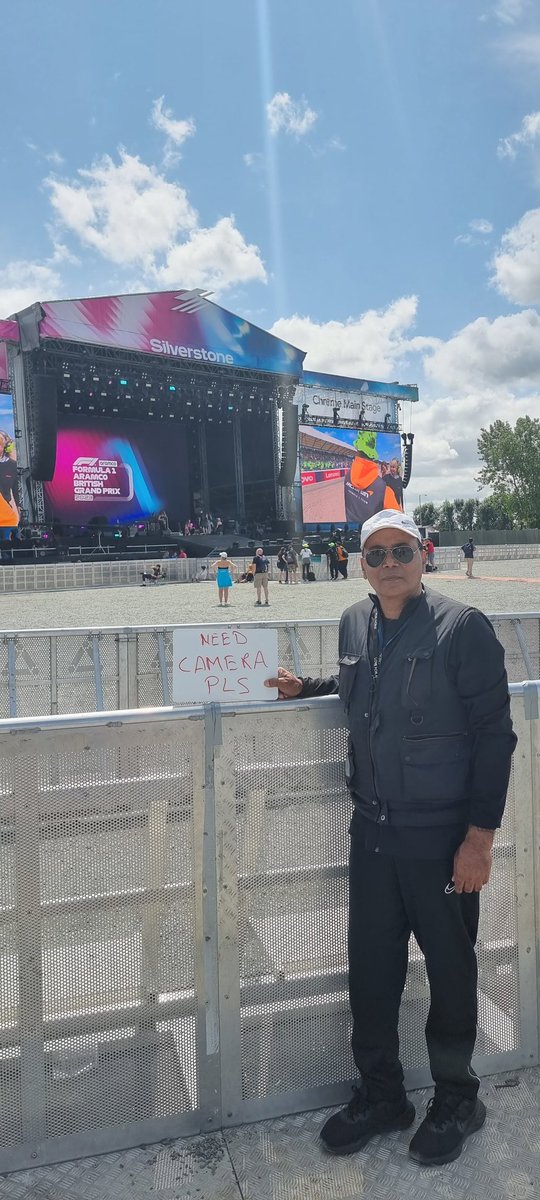 SaaShamsu's tweet photo. Helllo Camera
@SilverstoneUK 
@Sky
@ any camera find me pls I have a message for my Family 😍😍😍🏎🏎🏎 Thanks https://t.co/wRdeW4Isix