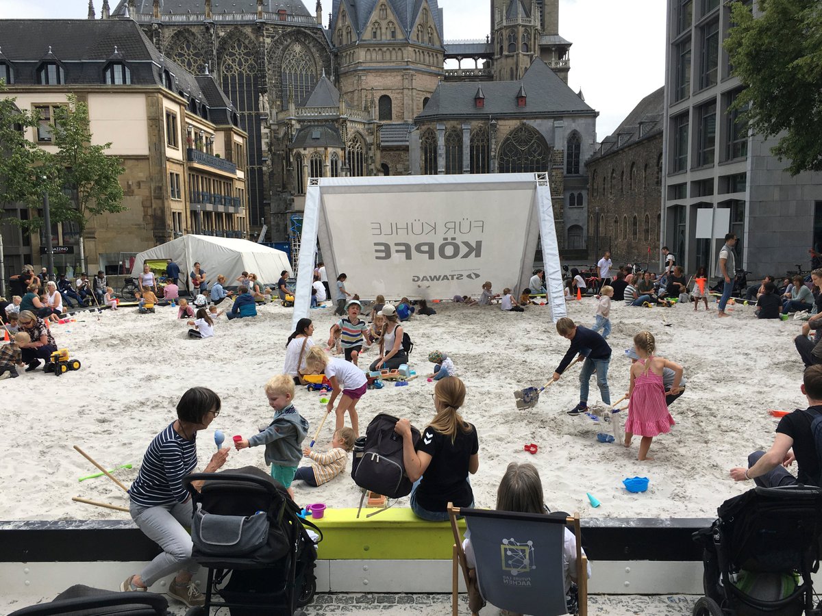 freewalkingac's tweet photo. Er ist wieder da (schon seit einiger Zeit): Der #archimedische #Sandkasten im #Katschhof. Und wenn  es nicht zu heiß ist, sind alle Liegestühle besetzt... https://t.co/1j1zRvz8Oz