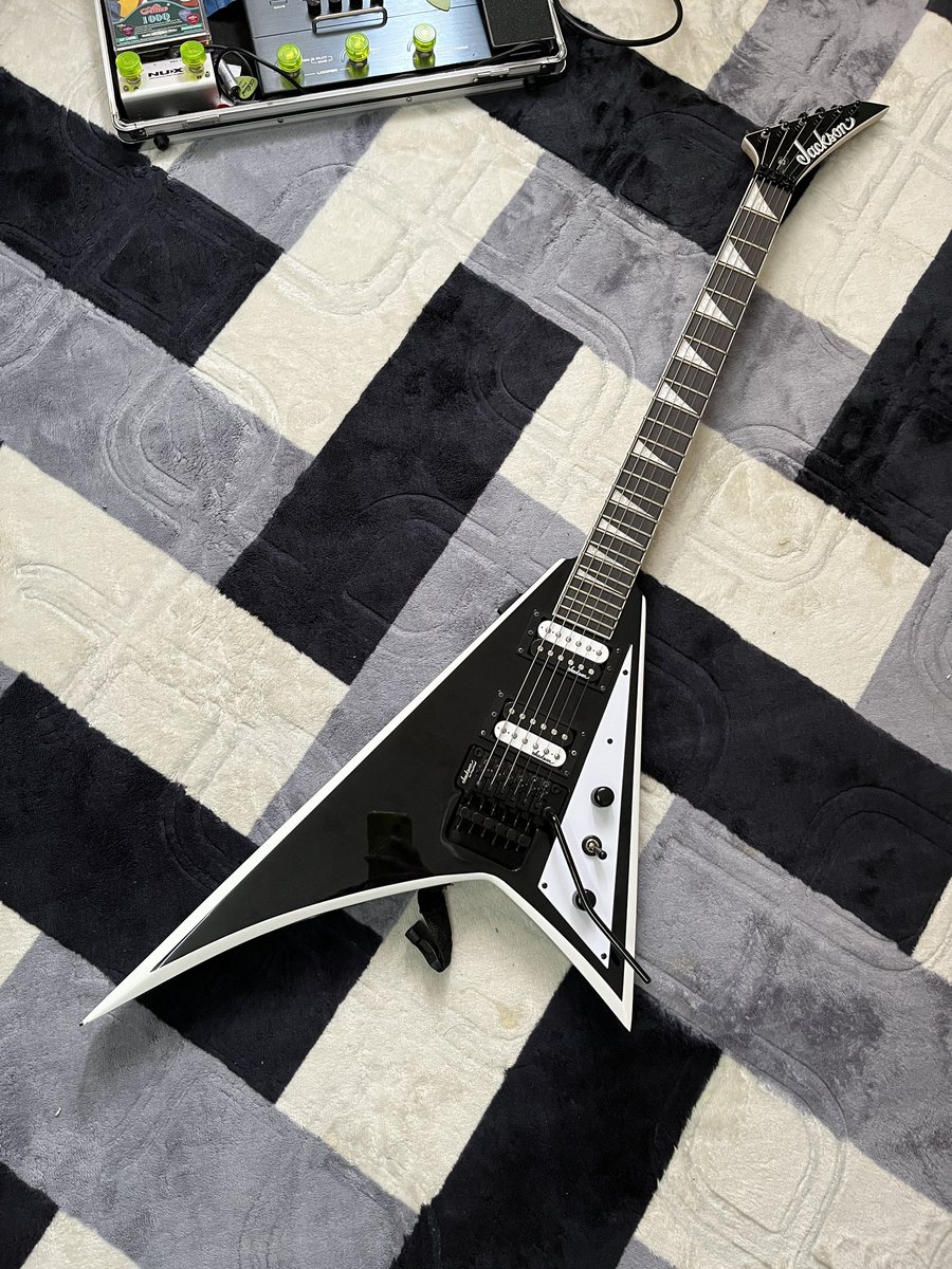 a26shhhhh's tweet photo. WTS/WTT

Jackson Rhoads JS32 https://t.co/KosWOgWVTP