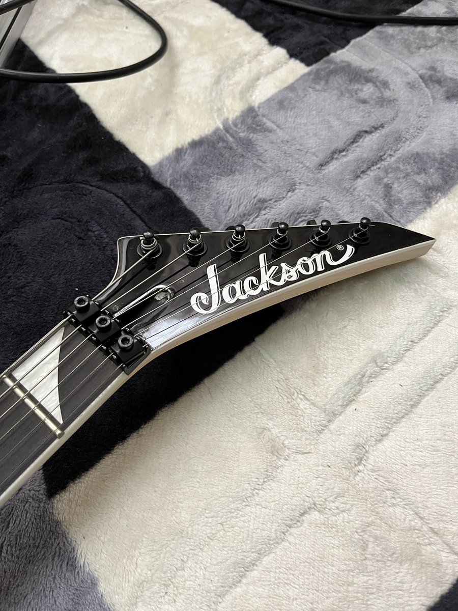 WTS/WTT

Jackson Rhoads JS32