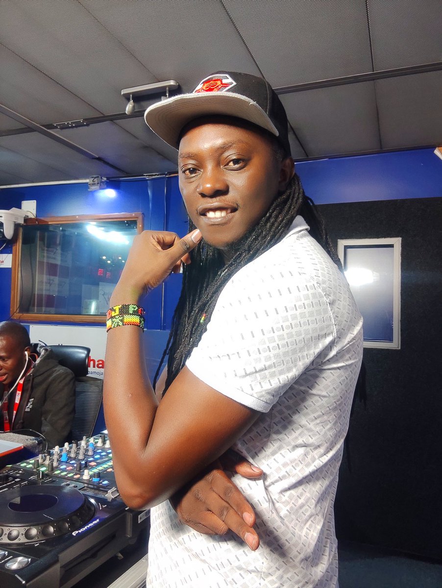 Tuko Reggae Splash msee na ndo kameanza kutamba on 102.7 @radiomaisha.ke @matetongola @kevinkuria17 @deejaypatiz 🔥 #reggaesplash 👊👊🔥