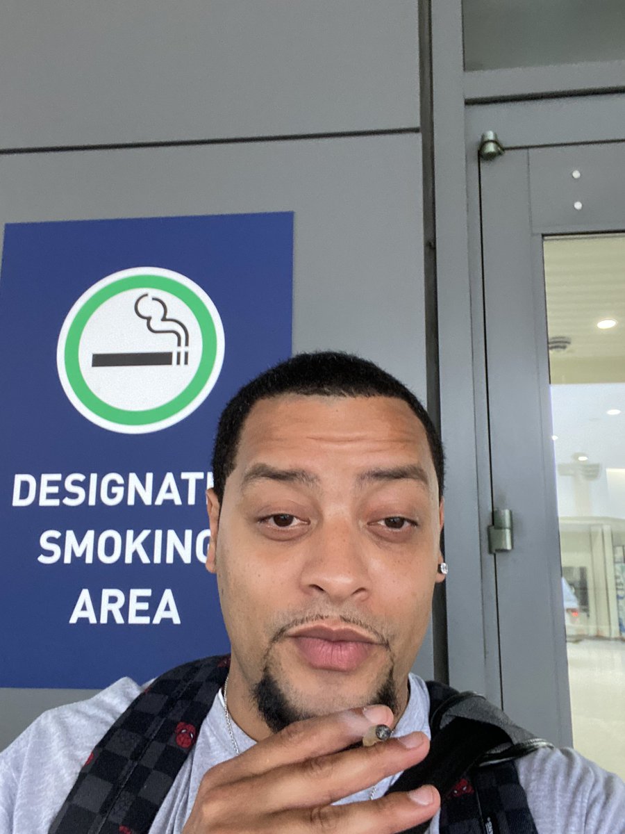 kicks2345's tweet image. When the airport gives you your own section. #Getlifted #Elevated #FlightTime