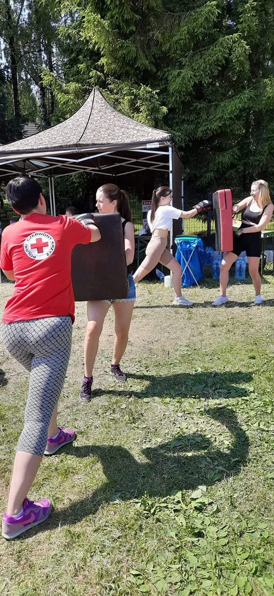 WCR_Bedzin's tweet image. Samoobrona kobiet - zaufaj wojsku 2 dzień #zywiec
#samoobronakobiet
#6bpd