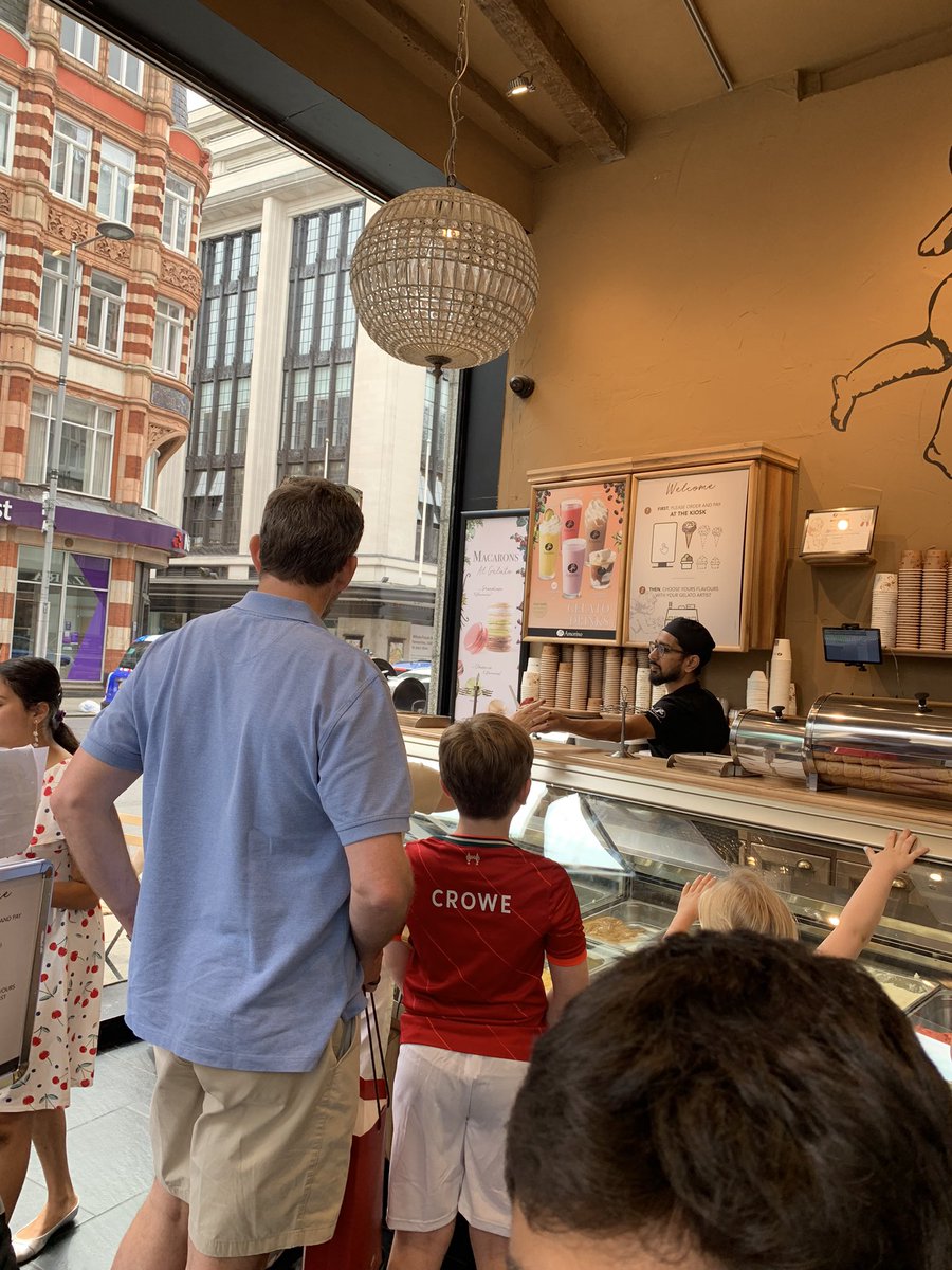 shwwetapunj's tweet photo. Just met a young guy from Anand, Gujarat working at a  gelato shop in Kensington London. Was a regional manager with Hyundai,moved here to be with his wife who is studying to become a doctor.He was beaming with pride as he told me about his wife. Here’s to champions like him :) https://t.co/6NYrhBvcB4