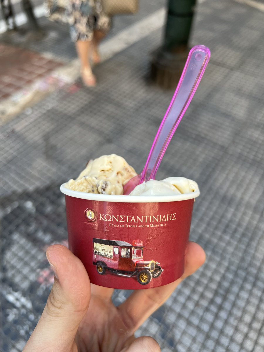 -En çok neyiniz meşhur?
-Milföyümüz, o yüzden dondurmasını da yaptık ✍🏻

Mübadele sonrası Yunanistan’a gelen Niğdeli göçmen bir ailenin kurduğu pastane zinciri Konstantinidis #Selanik