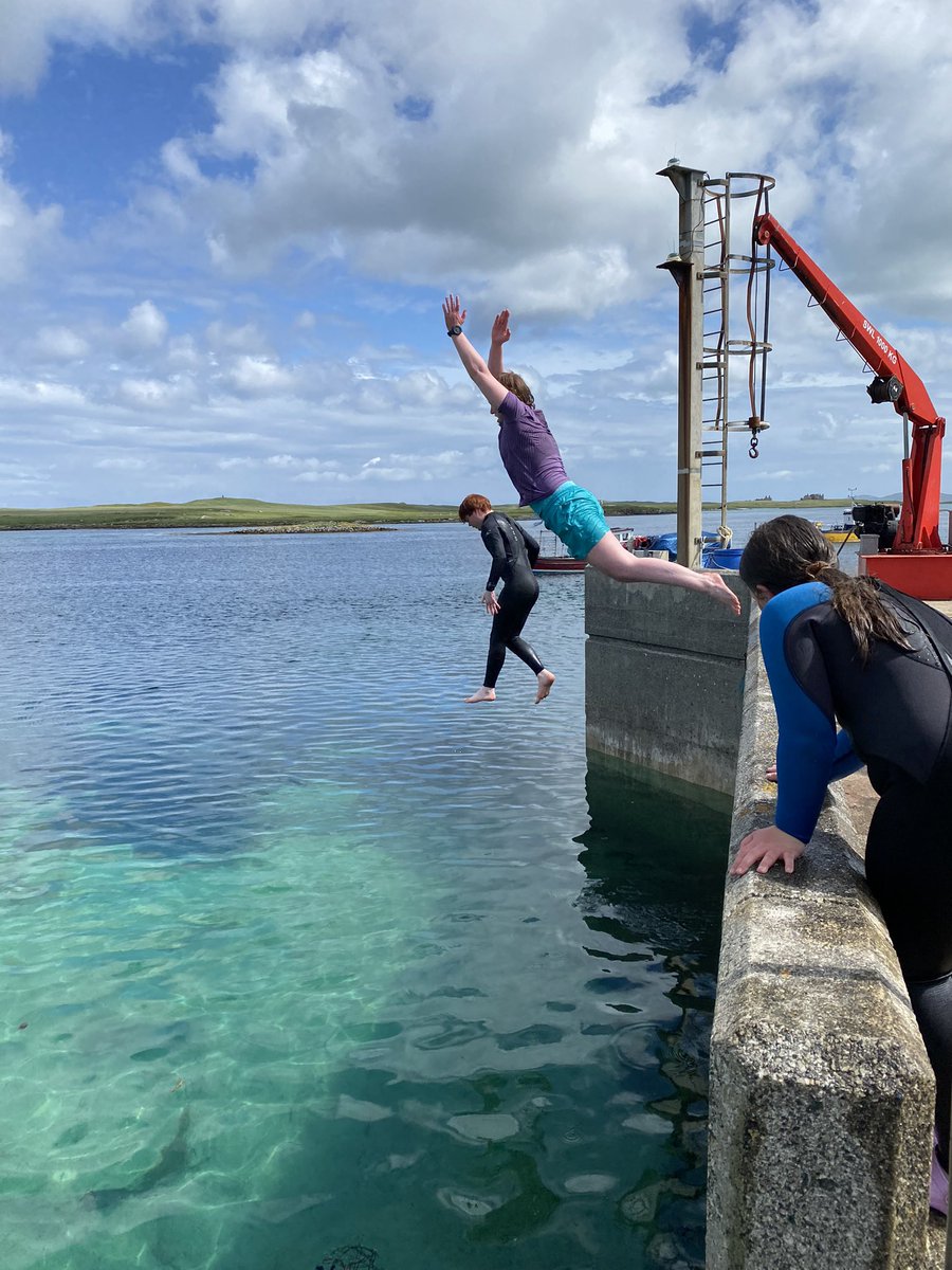 alonsocentrism1's tweet photo. The colour of the sea is truly stunning today.#Sea #Uist https://t.co/81gAmuBlPI