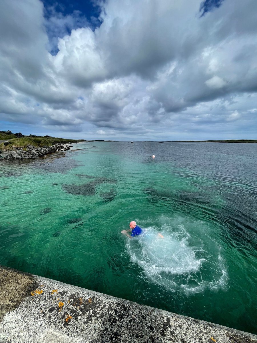 alonsocentrism1's tweet photo. The colour of the sea is truly stunning today.#Sea #Uist https://t.co/81gAmuBlPI
